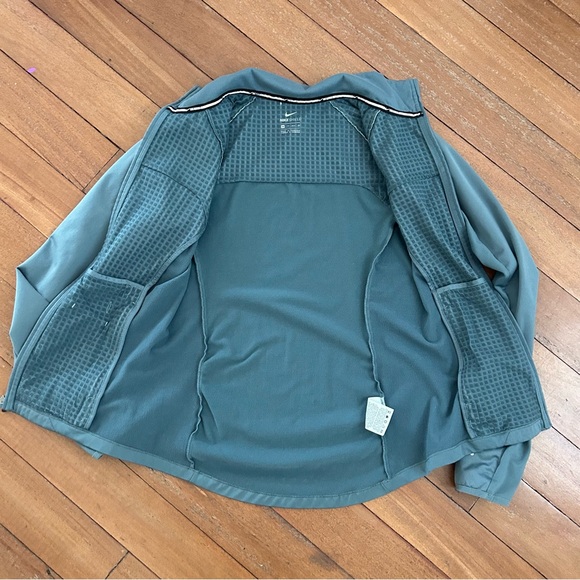 Nike Shield Running Jacket Sage - Picture 6 of 8